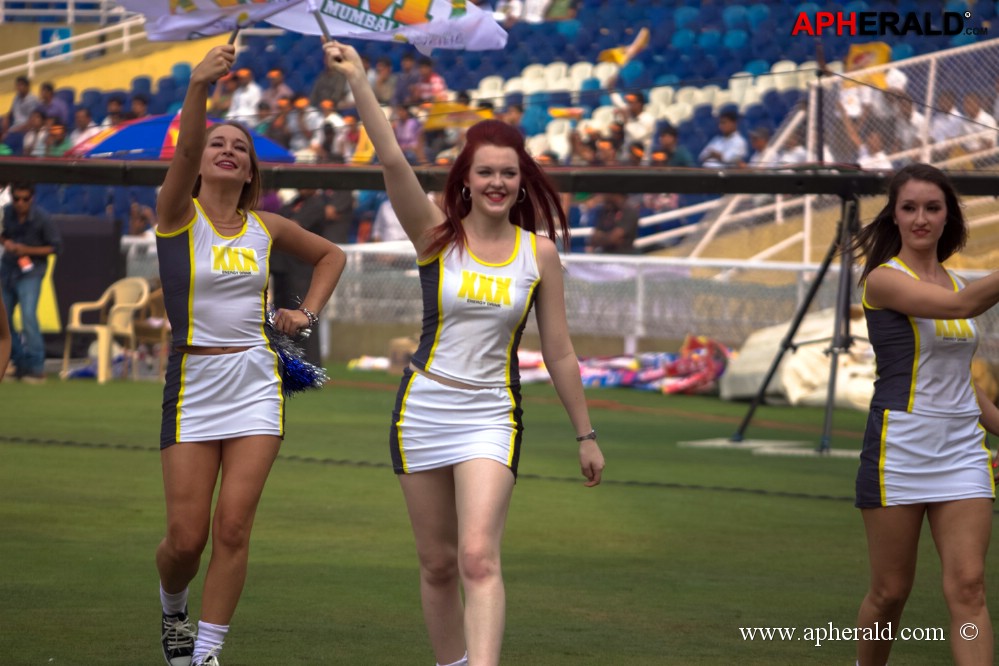 CCL 4 Mumbai Heroes Vs Chennai Rhinos Photos