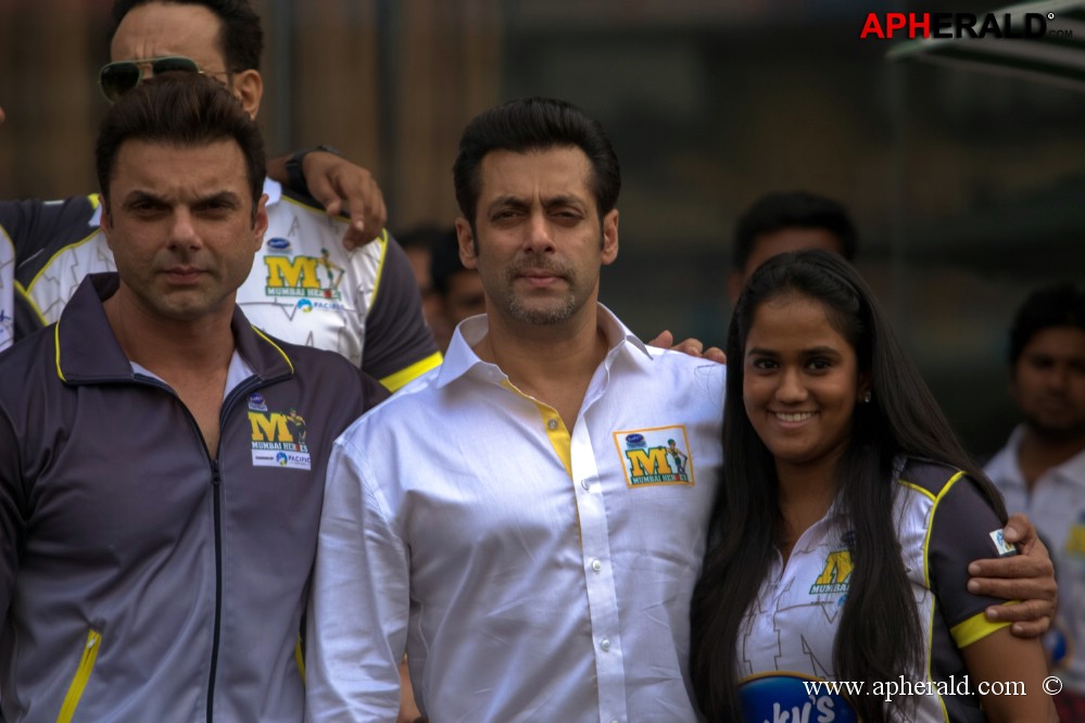 CCL 4 Mumbai Heroes Vs Chennai Rhinos Photos