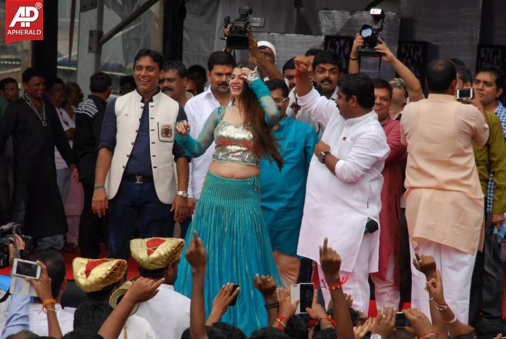 Celebrities at Dahi Handi 2014 Celebrations