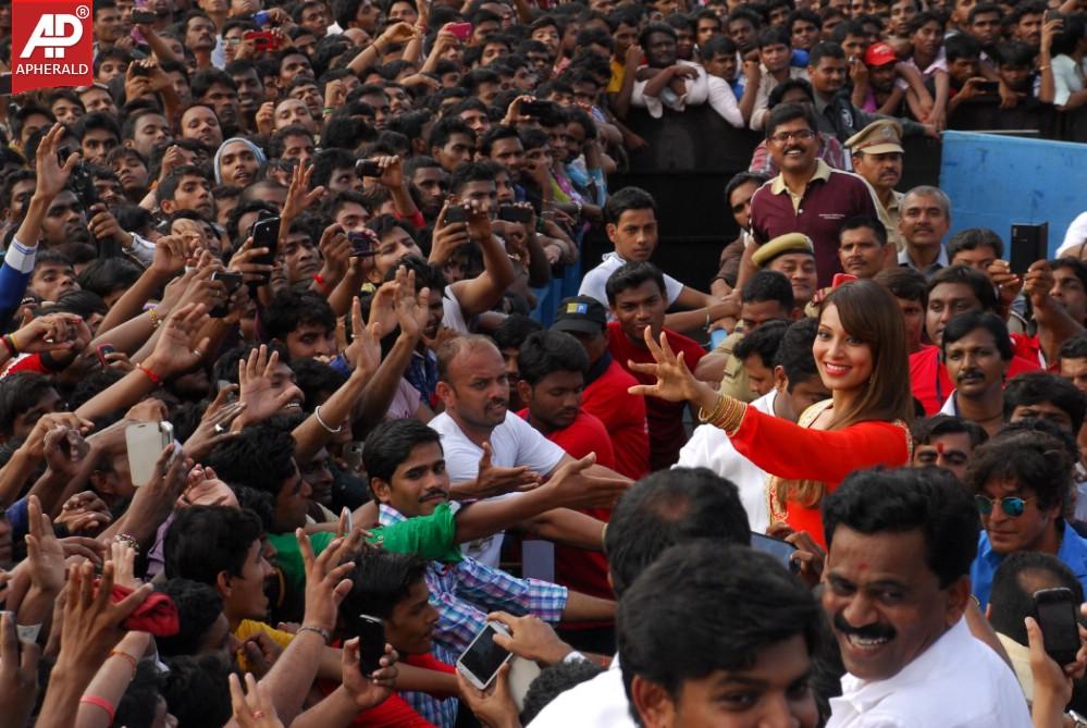 Celebrities at Dahi Handi 2014 Celebrations