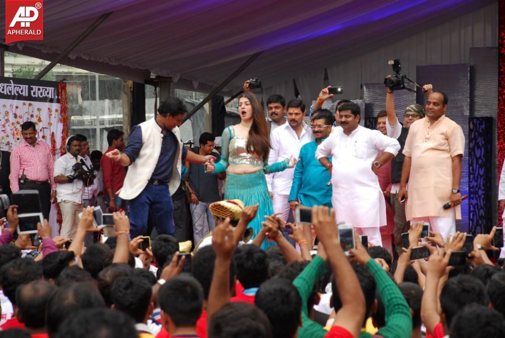 Celebrities at Dahi Handi 2014 Celebrations