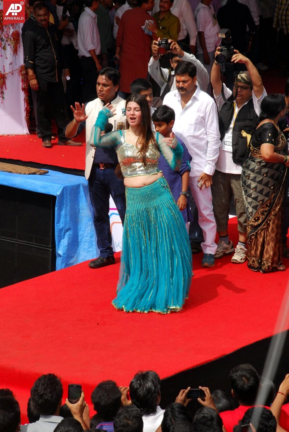 Celebrities at Dahi Handi 2014 Celebrations