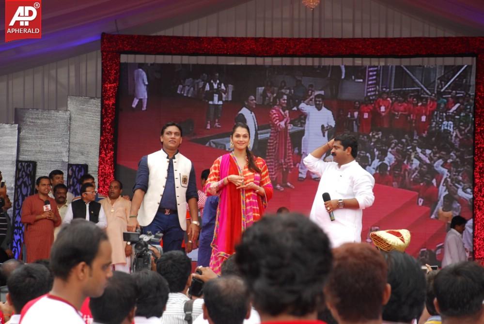 Celebrities at Dahi Handi 2014 Celebrations