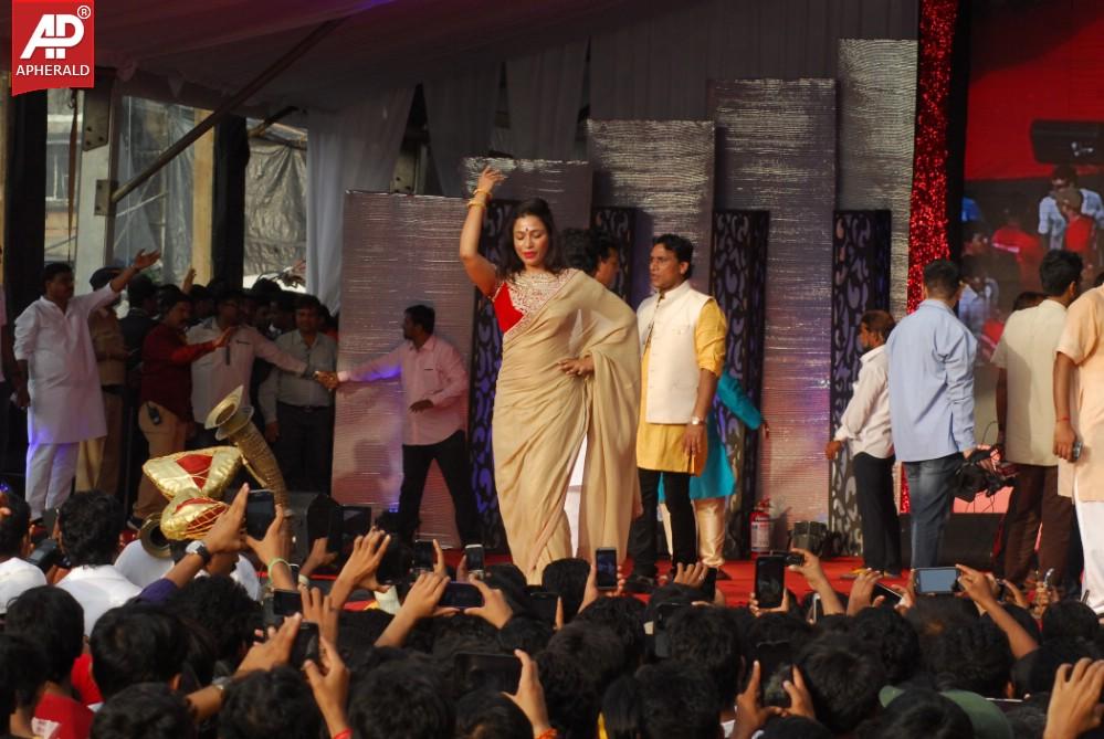 Celebrities at Dahi Handi 2014 Celebrations