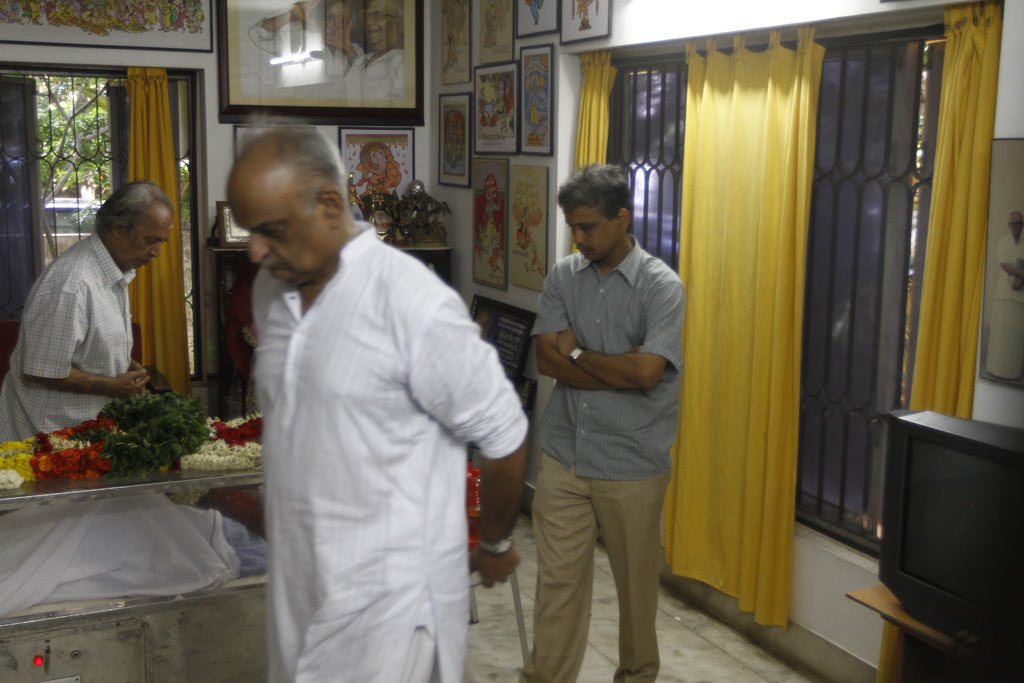 Celebrities Pay Tribute To Bapu