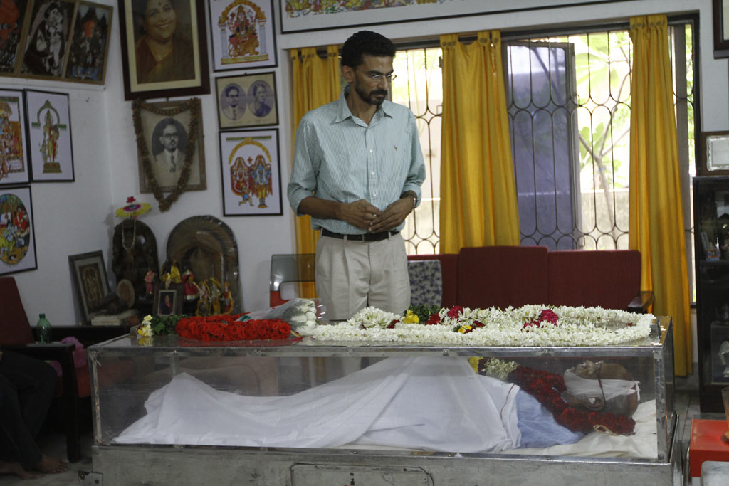 Celebrities Pay Tribute To Bapu