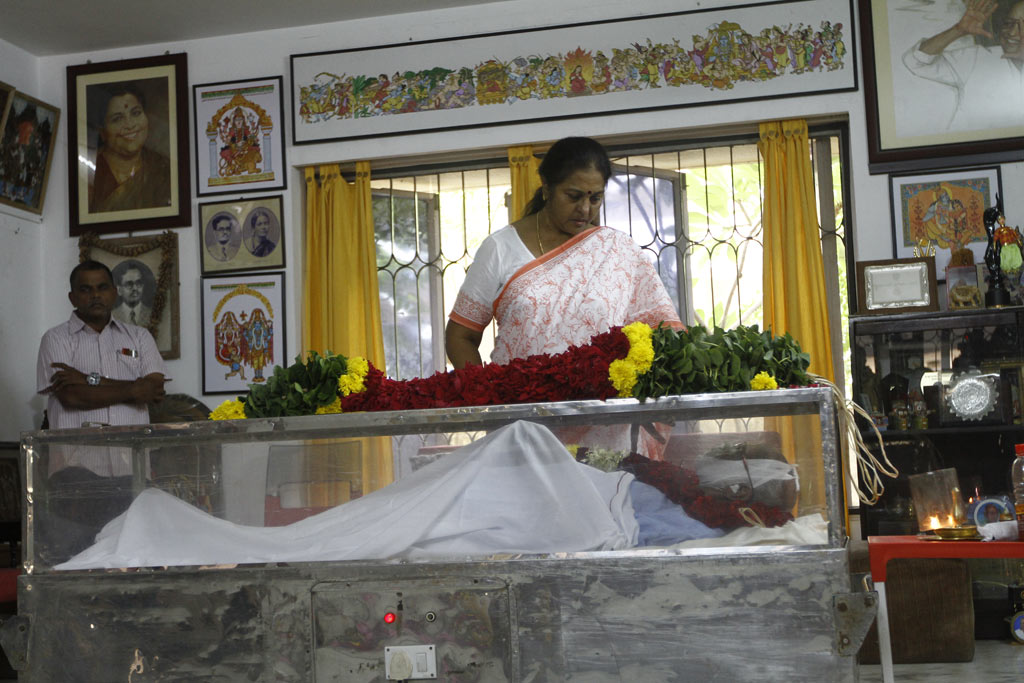 Celebrities Pay Tribute To Bapu