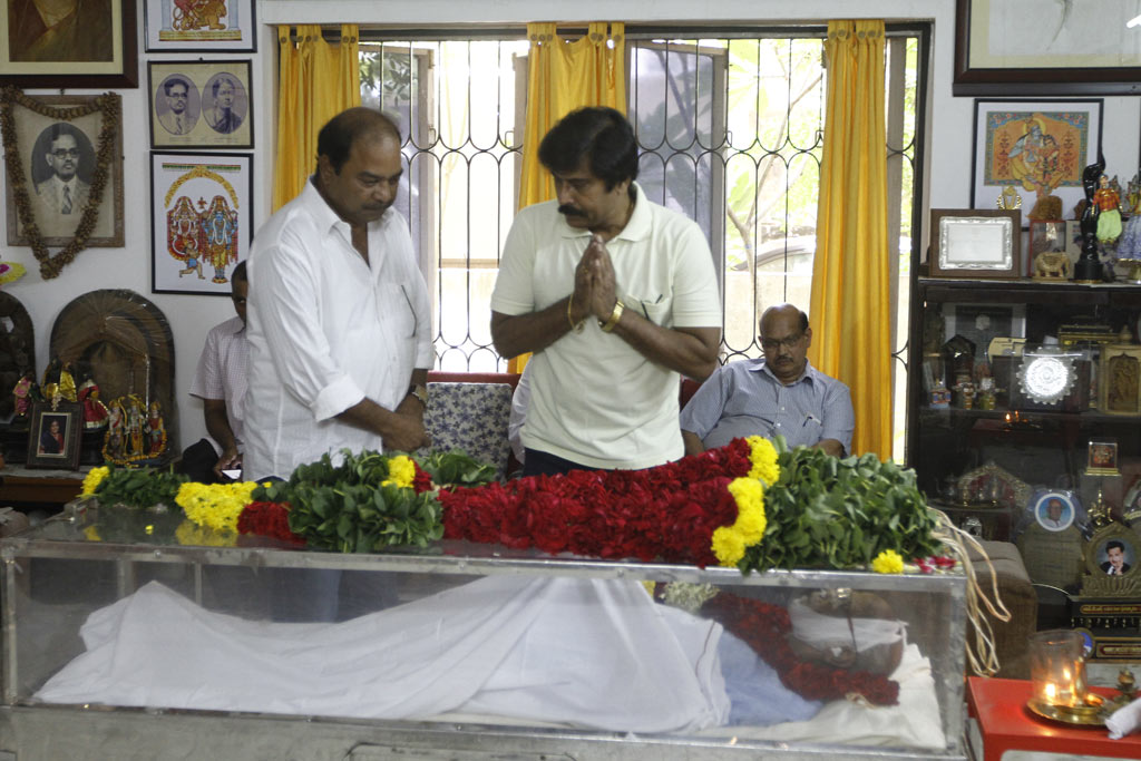 Celebrities Pay Tribute To Bapu