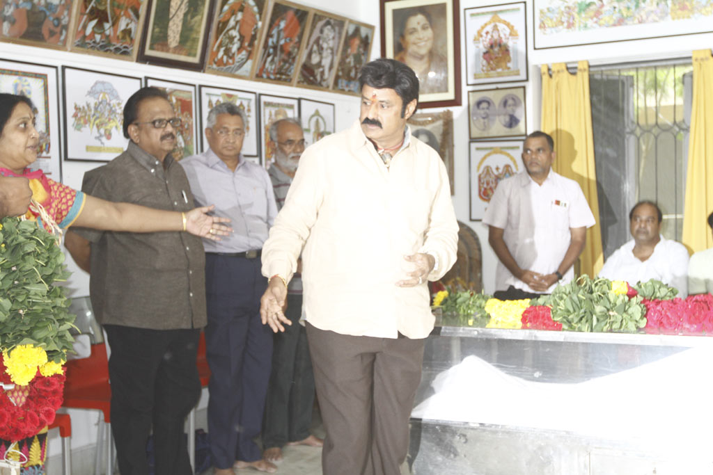 Celebrities Pay Tribute To Bapu