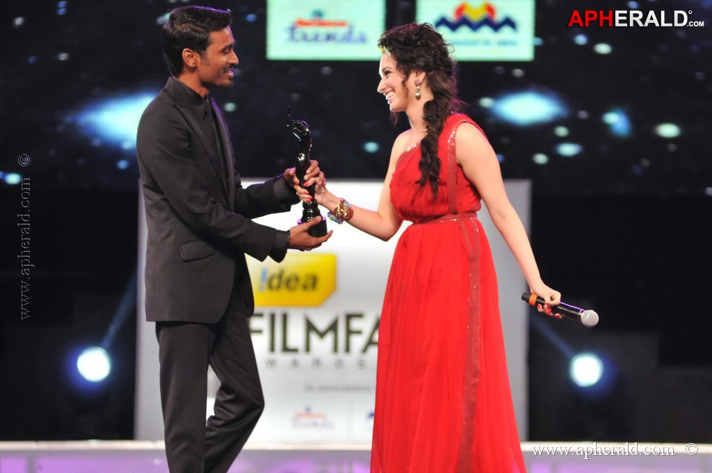 Celebs at 60th Idea Filmfare Awards