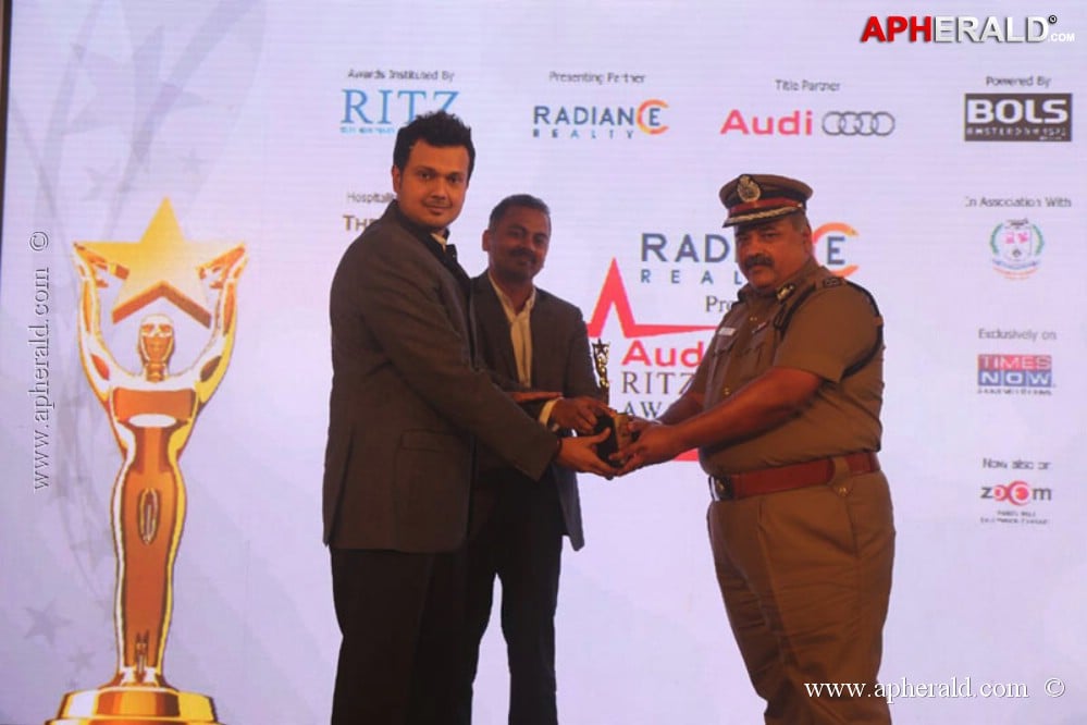 Celebs at Audi Ritz Icon Awards 2013 Photos