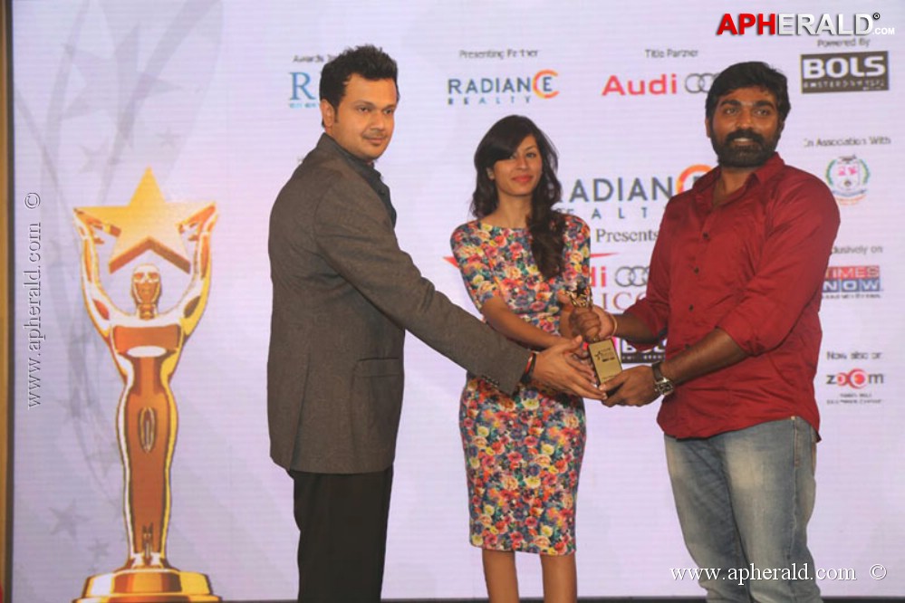 Celebs at Audi Ritz Icon Awards 2013 Photos