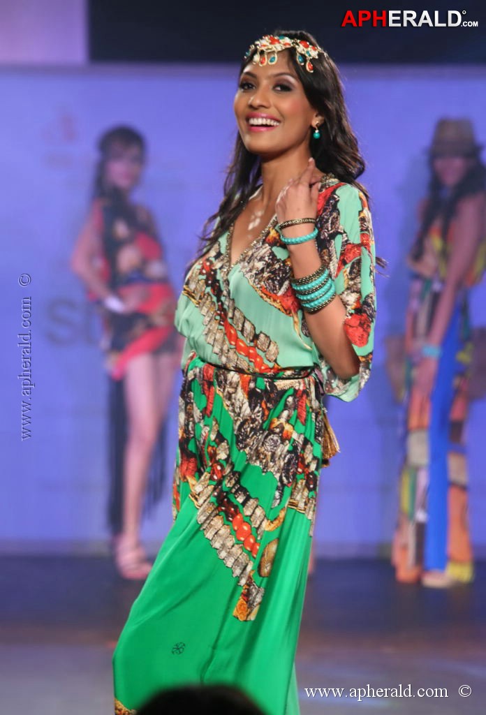 Celebs at Femina Style Diva Pune 2013