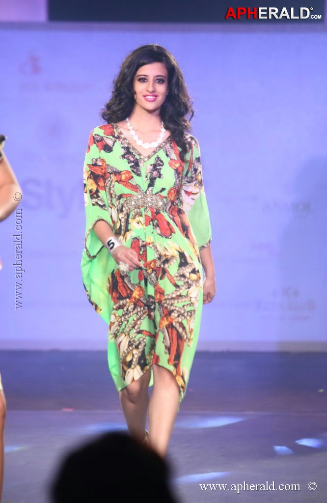 Celebs at Femina Style Diva Pune 2013