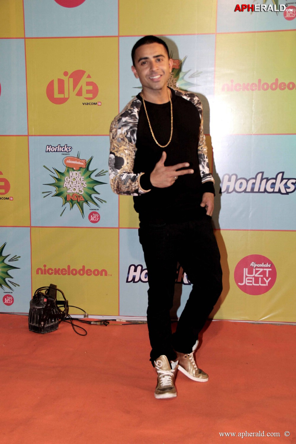 Celebs At Kids Choice Award 2013