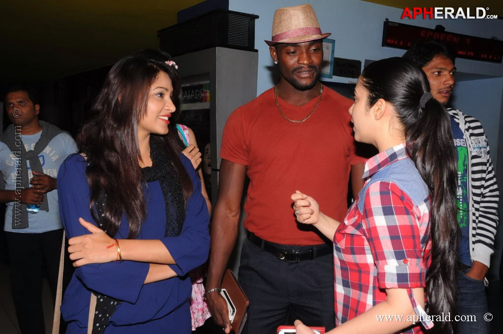 Celebs at Satya 2 Premiere Show Photos