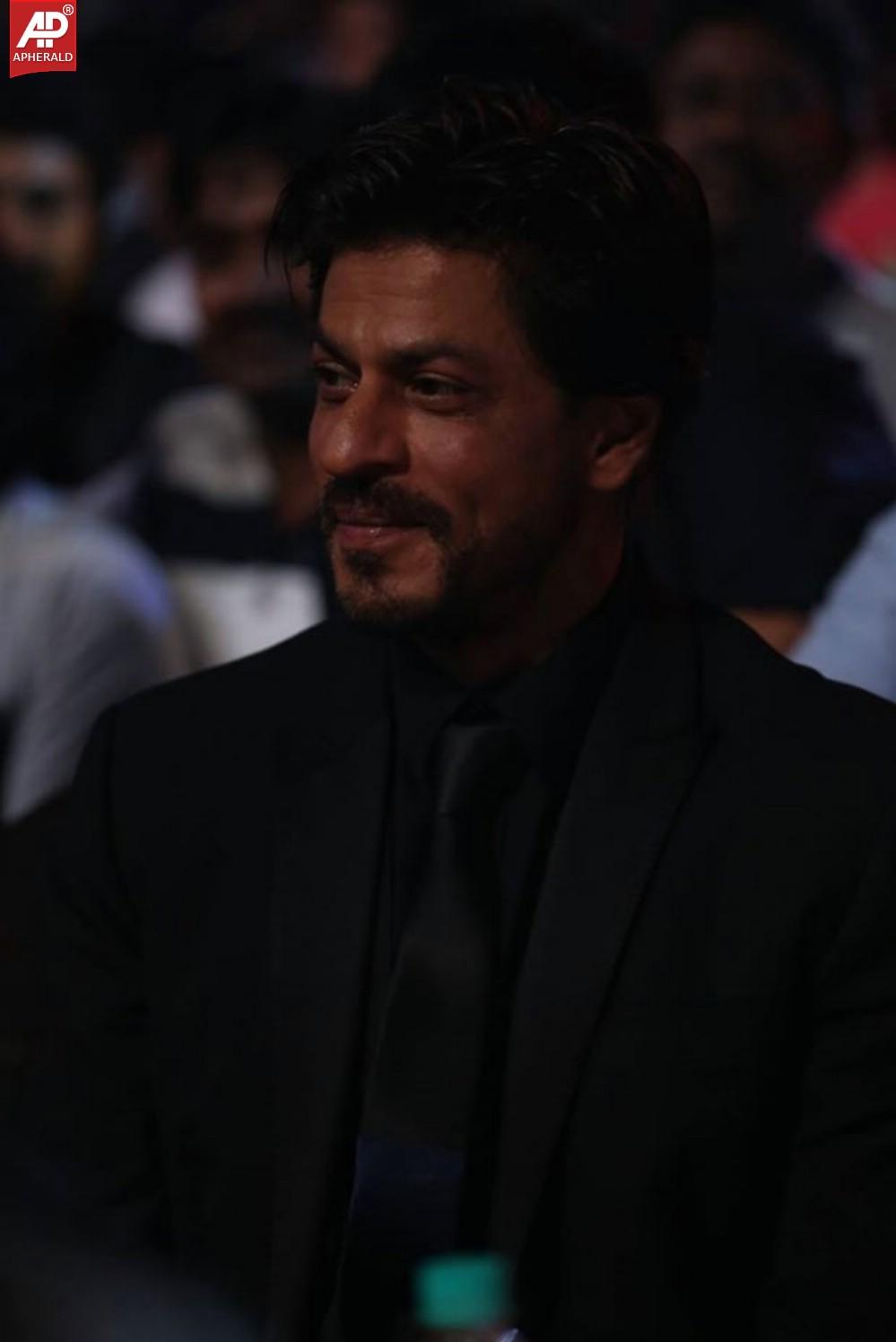 Celebs at Vijay Awards 2014 Photos