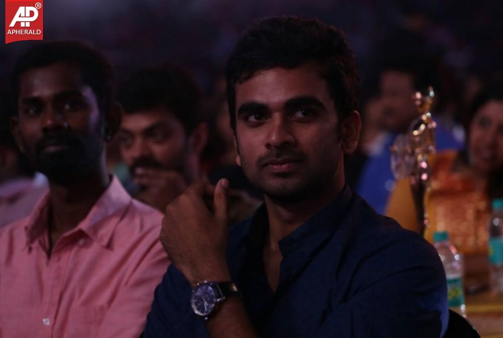 Celebs at Vijay Awards 2014 Photos