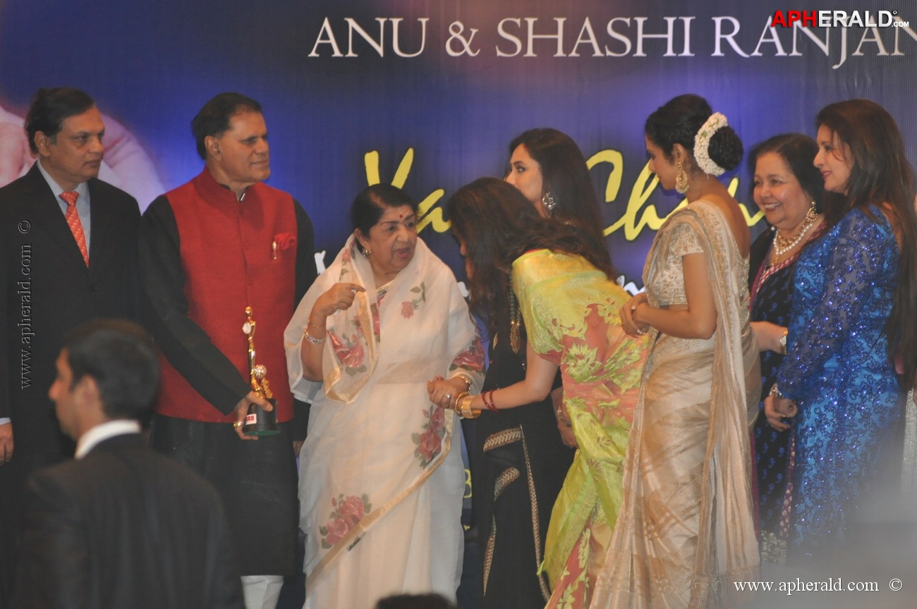 Celebs at Yash Chopra Memorial Awards Pics