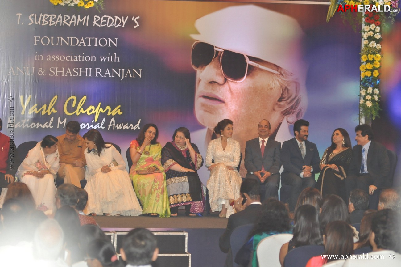 Celebs at Yash Chopra Memorial Awards Pics
