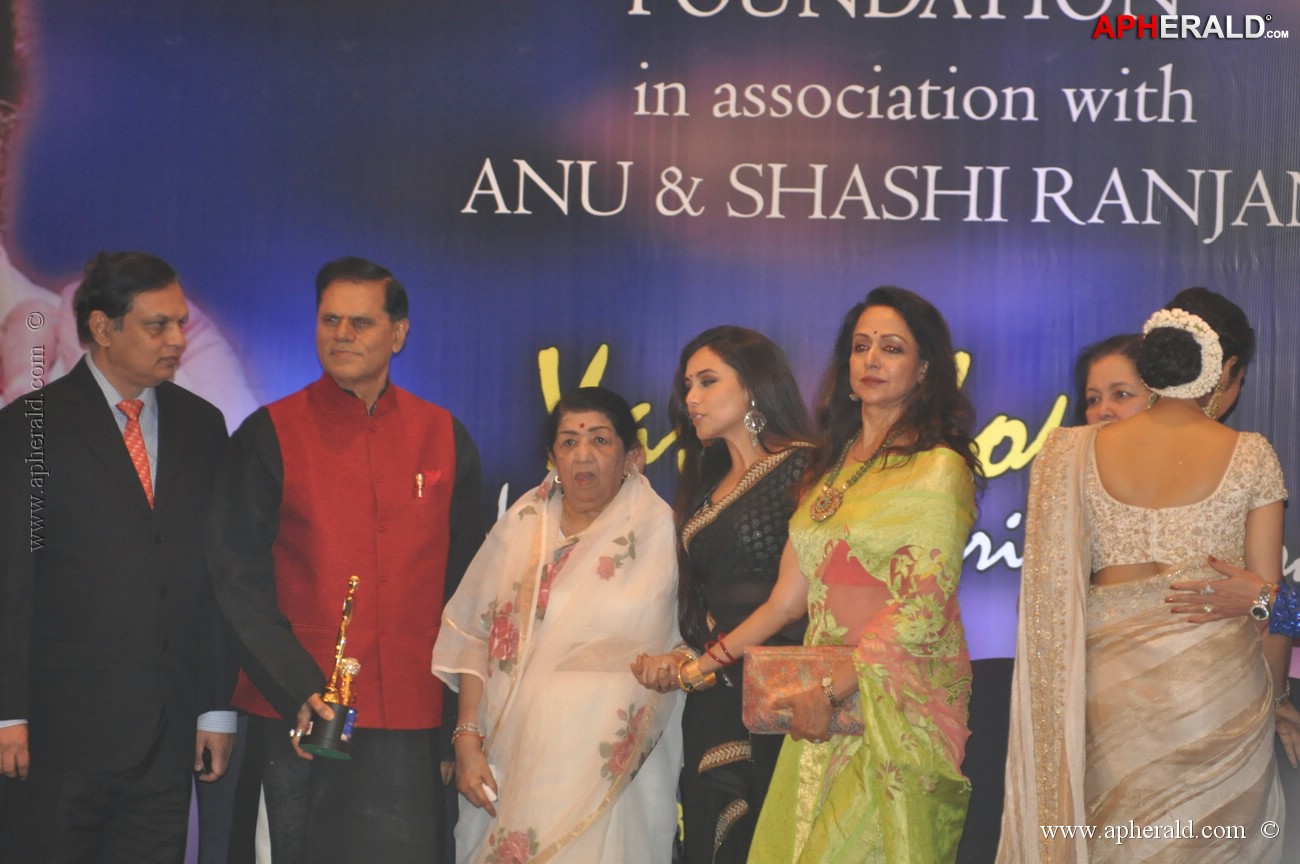 Celebs at Yash Chopra Memorial Awards Pics