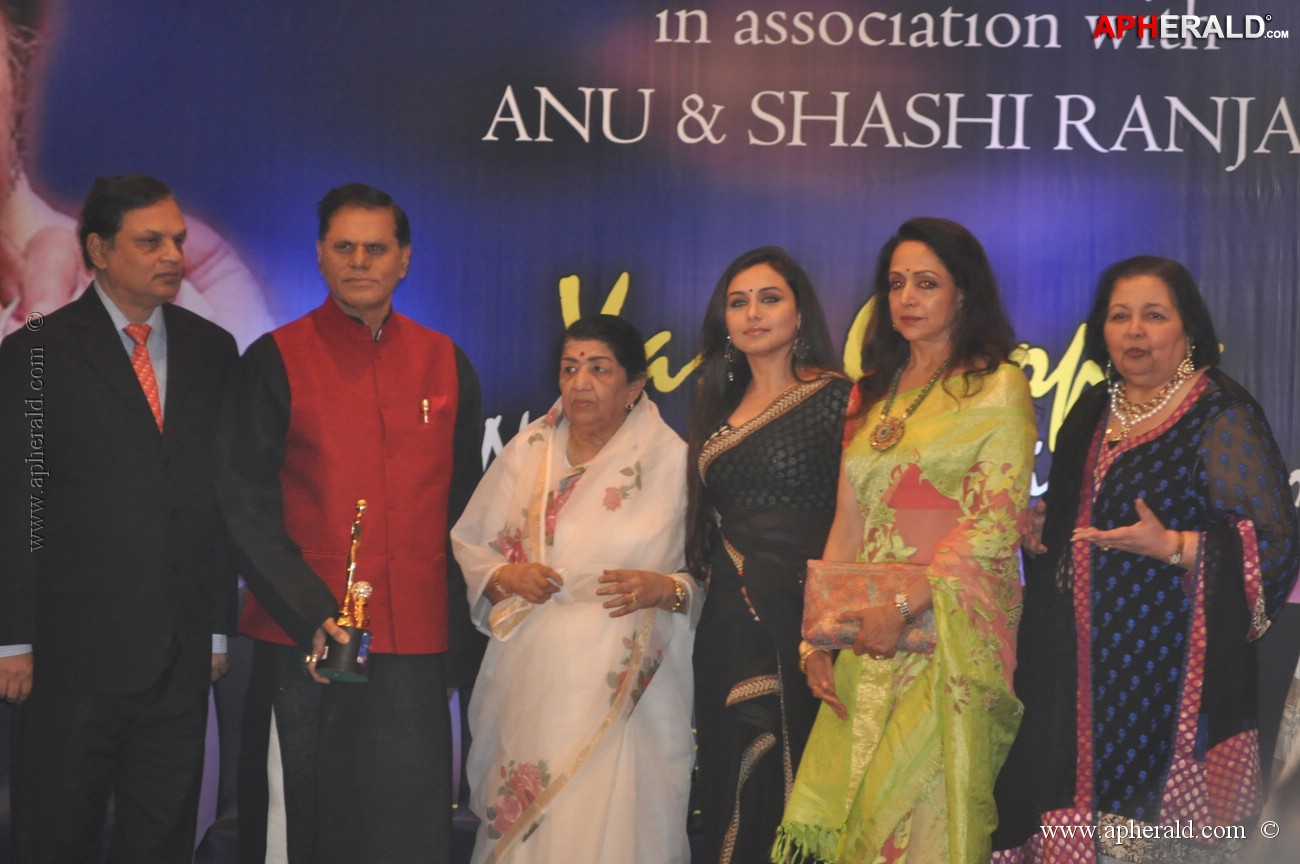 Celebs at Yash Chopra Memorial Awards Pics