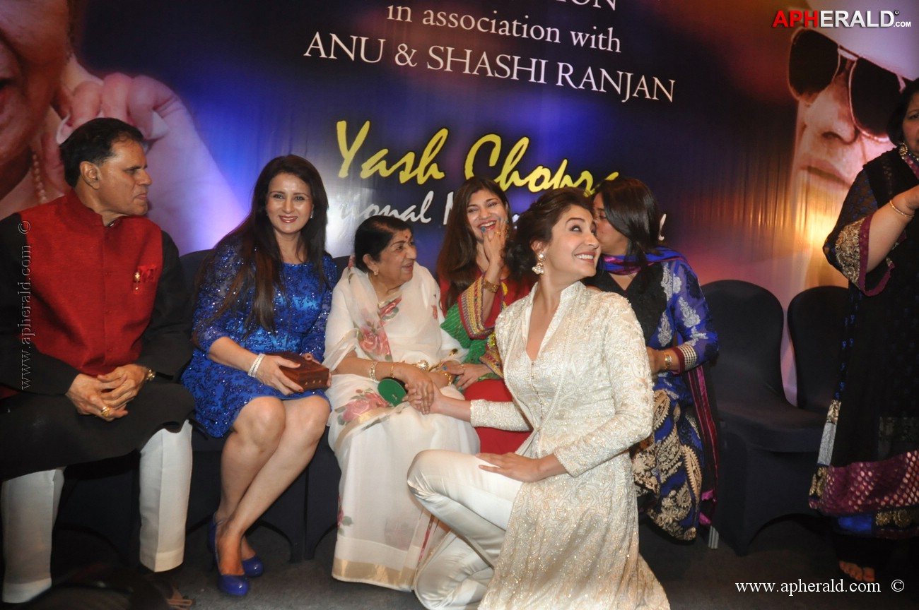 Celebs at Yash Chopra Memorial Awards Pics