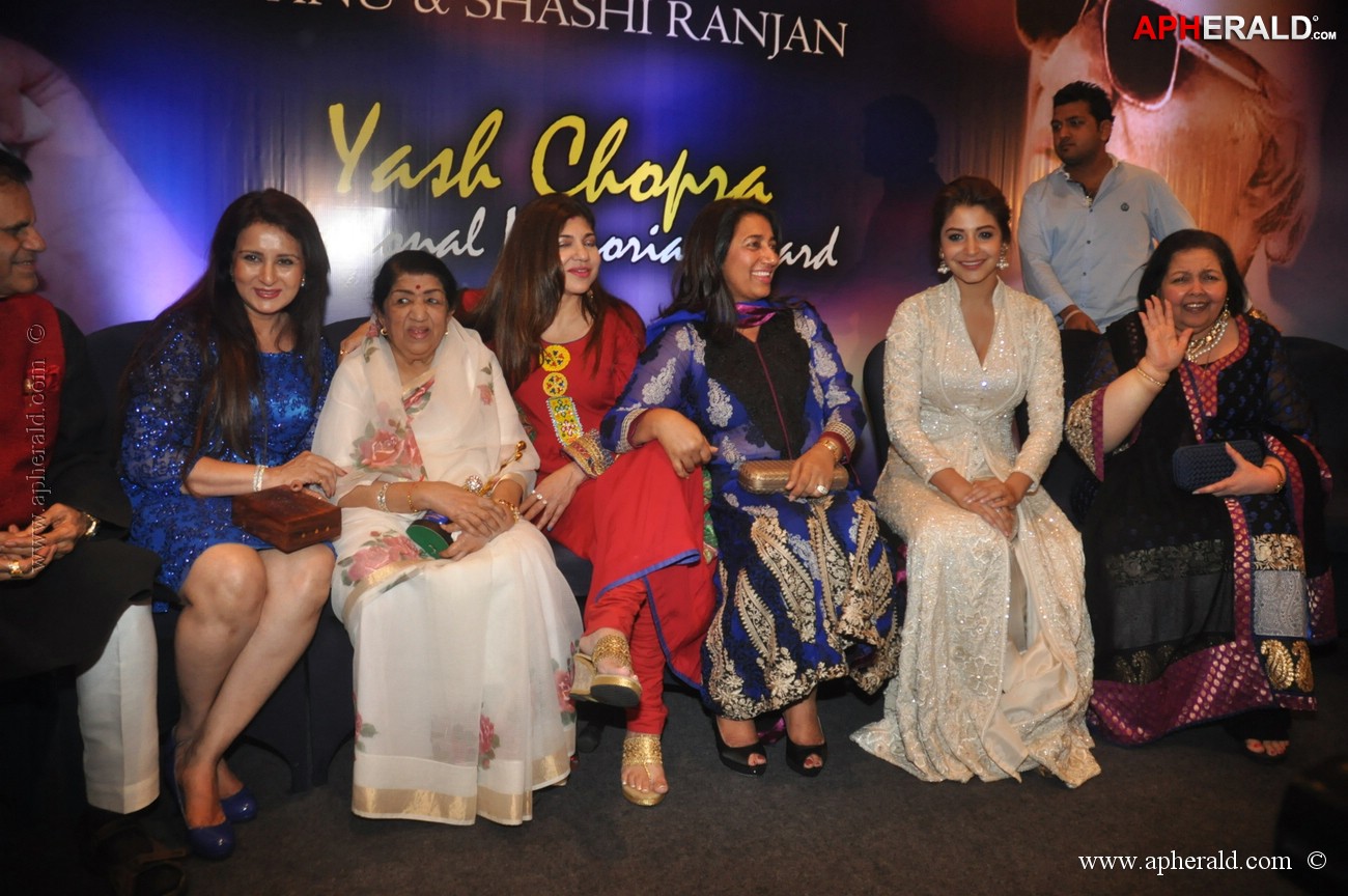 Celebs at Yash Chopra Memorial Awards Pics