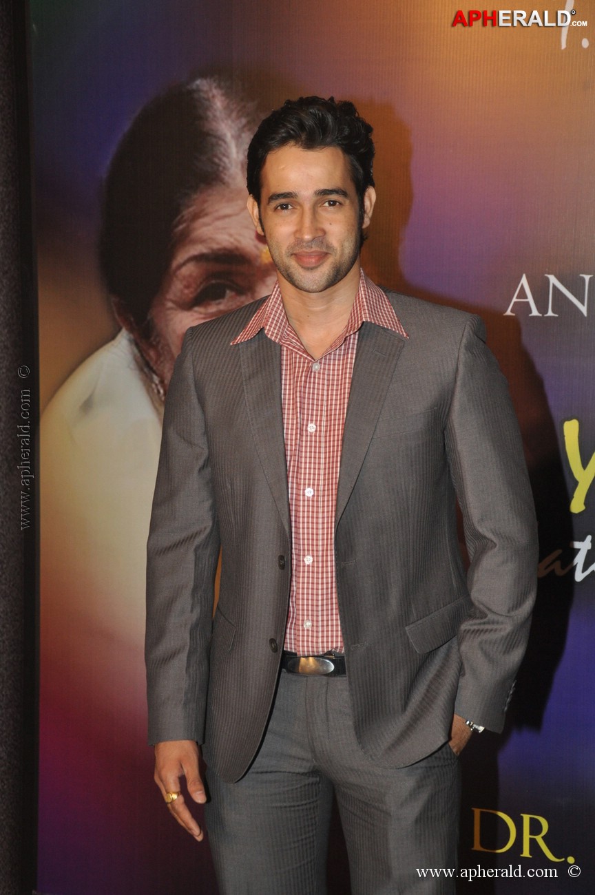 Celebs at Yash Chopra Memorial Awards