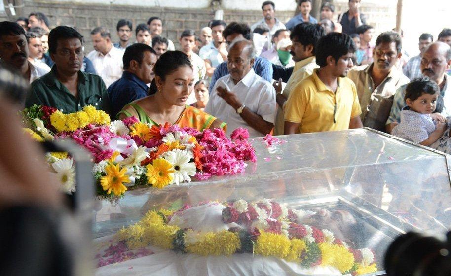 Celebs Pay Homage To M S Narayana