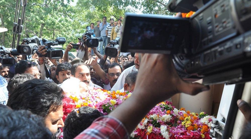 Celebs pay tributes to Nandamuri Janakiram