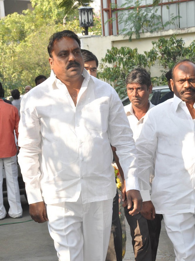 Celebs pay tributes to Nandamuri Janakiram