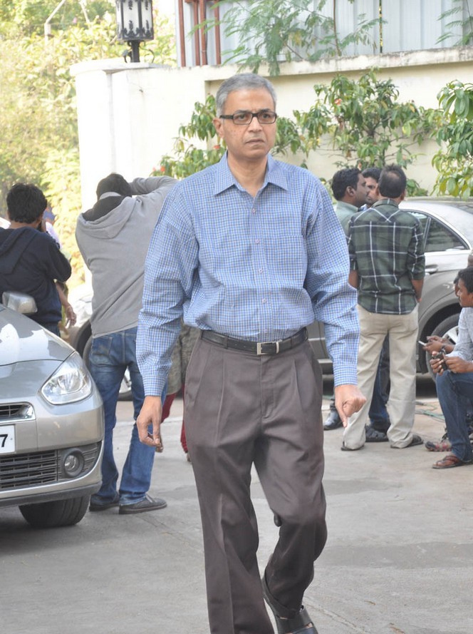 Celebs pay tributes to Nandamuri Janakiram