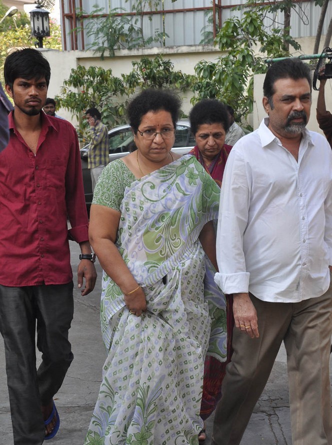 Celebs pay tributes to Nandamuri Janakiram