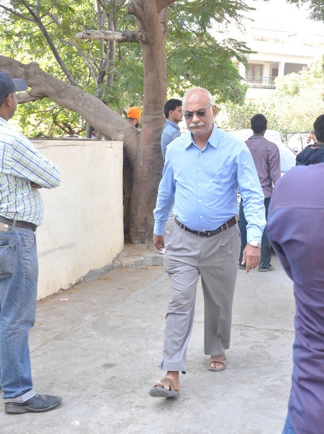 Celebs pay tributes to Nandamuri Janakiram