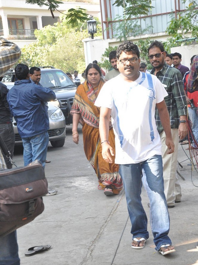 Celebs pay tributes to Nandamuri Janakiram