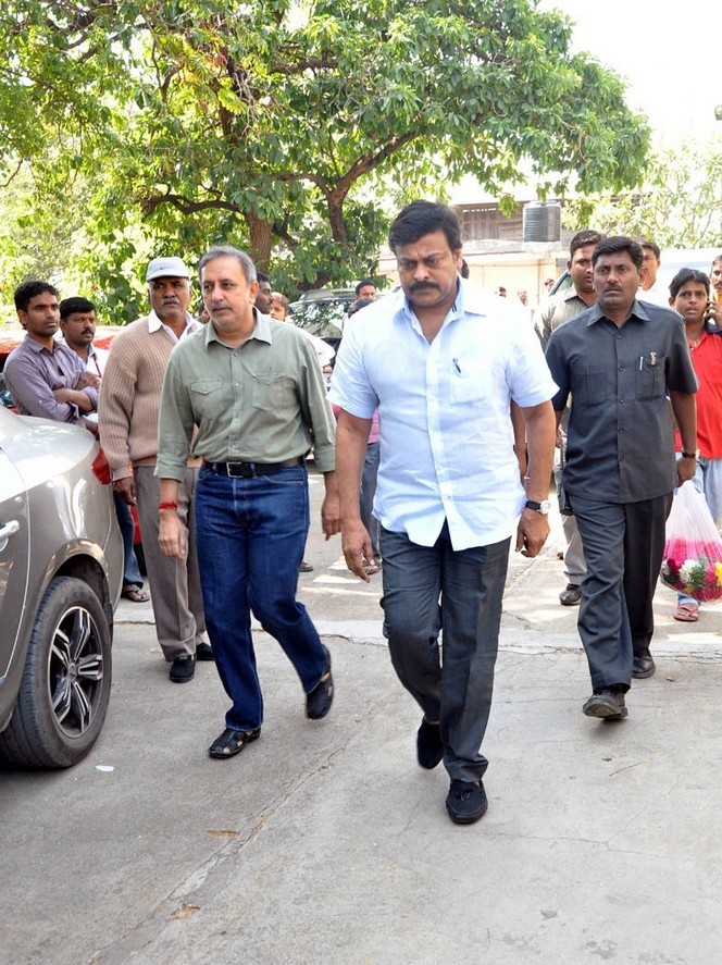 Celebs pay tributes to Nandamuri Janakiram