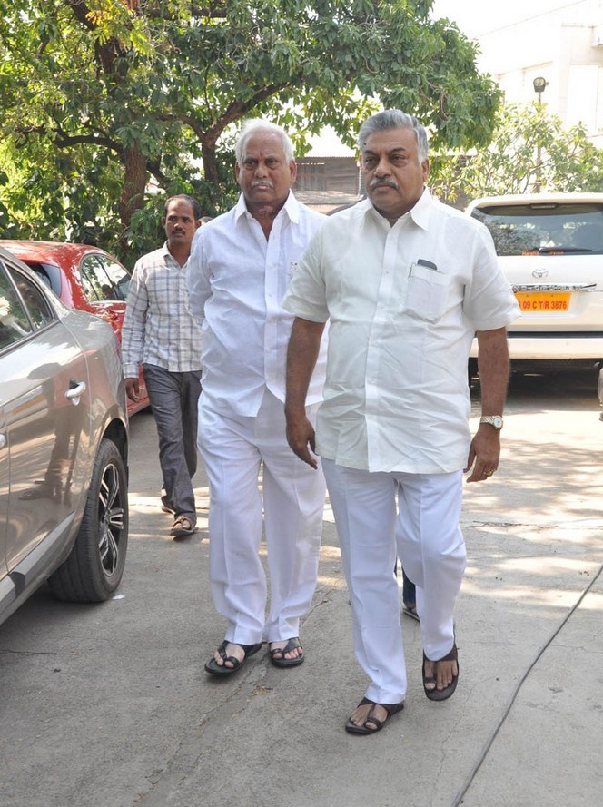 Celebs pay tributes to Nandamuri Janakiram