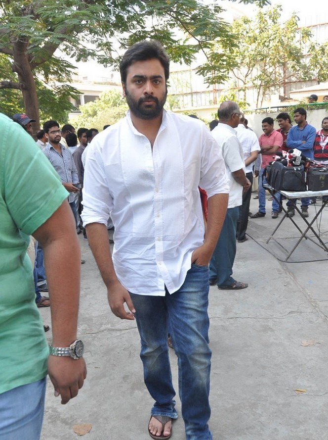 Celebs pay tributes to Nandamuri Janakiram