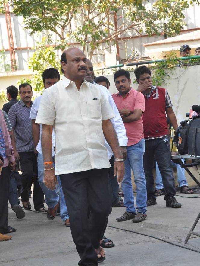 Celebs pay tributes to Nandamuri Janakiram