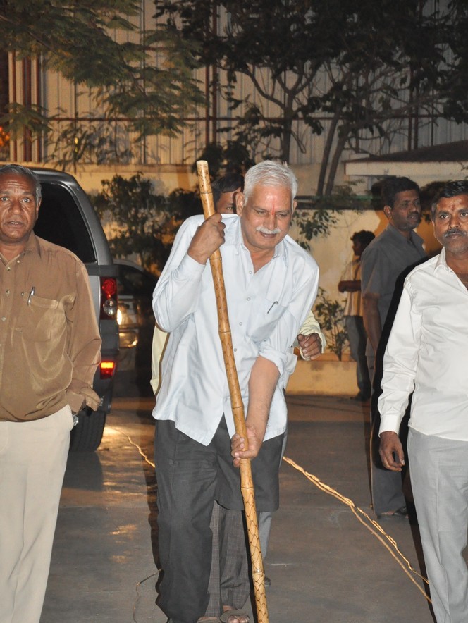 Celebs pay tributes to Nandamuri Janakiram