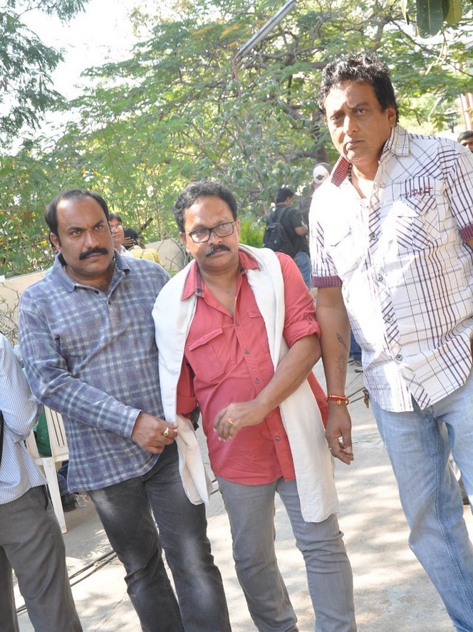 Celebs pay tributes to Nandamuri Janakiram