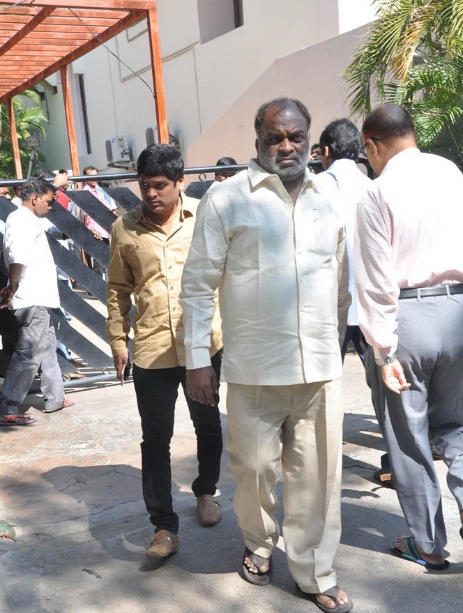 Celebs pay tributes to Nandamuri Janakiram