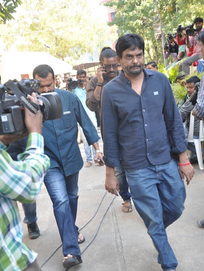 Celebs pay tributes to Nandamuri Janakiram