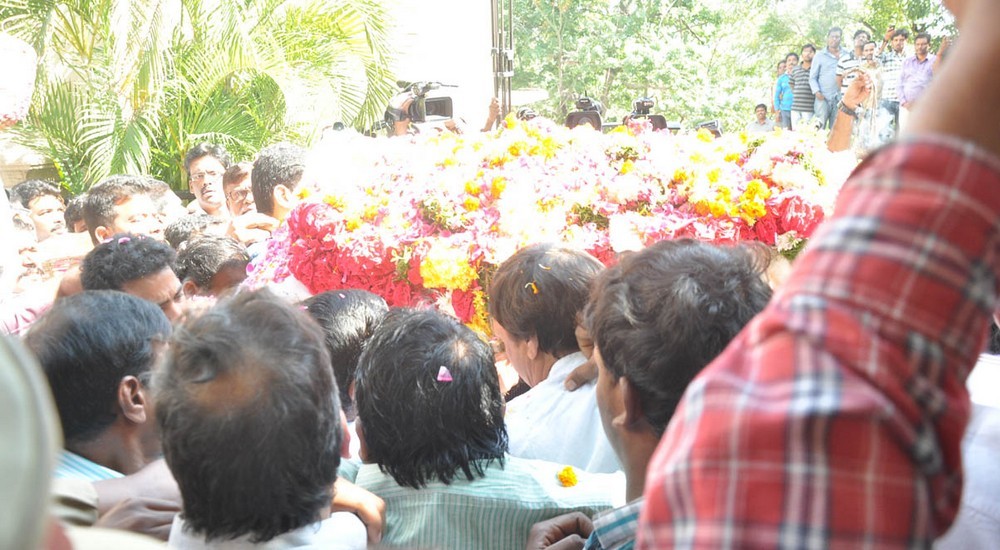 Celebs pay tributes to Nandamuri Janakiram