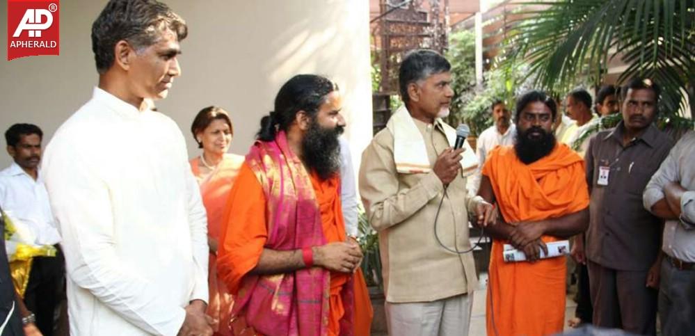 Chandrababu Naidu Mets Ramdev Baba Photos