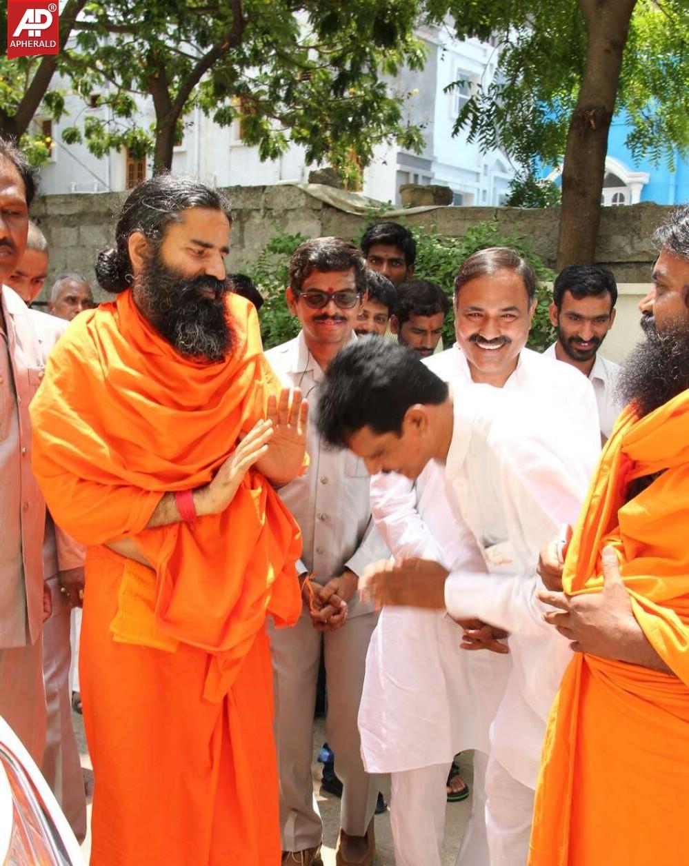 Chandrababu Naidu Mets Ramdev Baba Photos