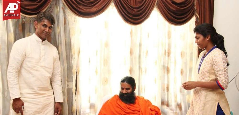 Chandrababu Naidu Mets Ramdev Baba Photos