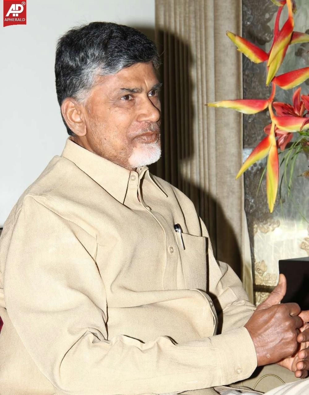 Chandrababu Naidu Mets Ramdev Baba Photos