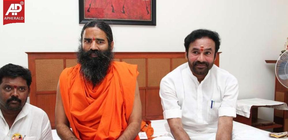 Chandrababu Naidu Mets Ramdev Baba Photos